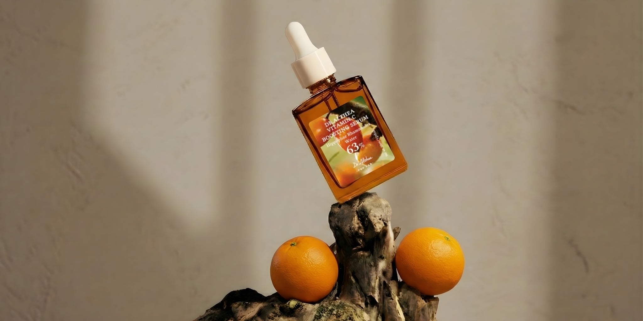 <p>Révèle l’éclat naturel<br/>de la <em>peau</em>.</p>